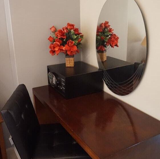 اتاق لوکس, Pacific Park