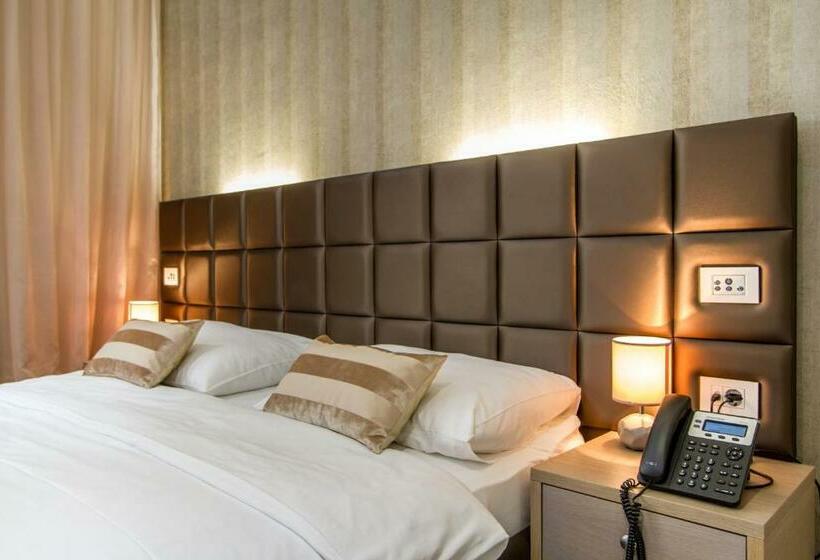 スーペリアールーム, Royal Airport