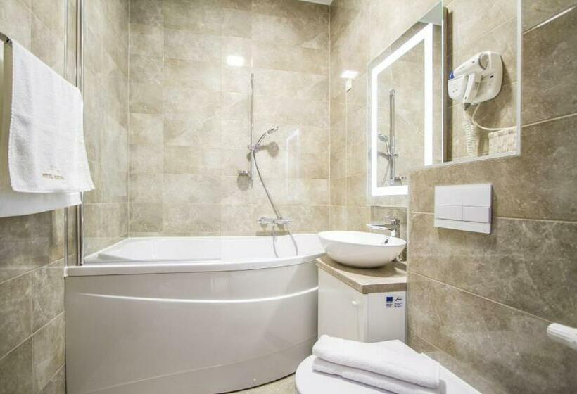 スーペリアールーム, Royal Airport