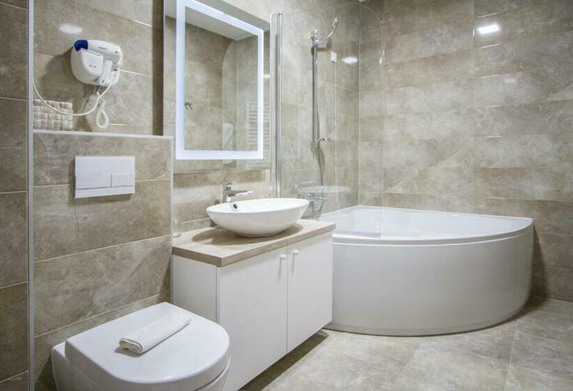 スーペリアールーム, Royal Airport