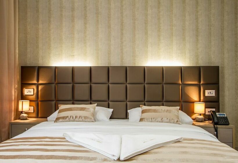 スーペリアールーム, Royal Airport