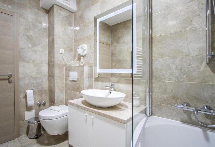 スイート, Royal Airport