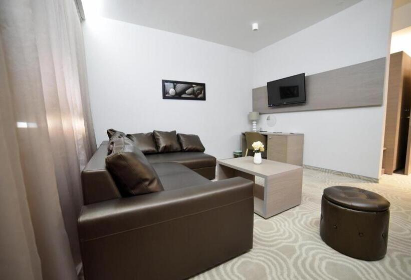 スイート, Royal Airport