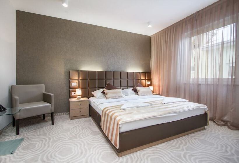 スイート, Royal Airport