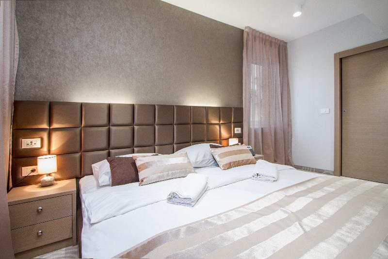 バルコニー付スイート, Royal Airport