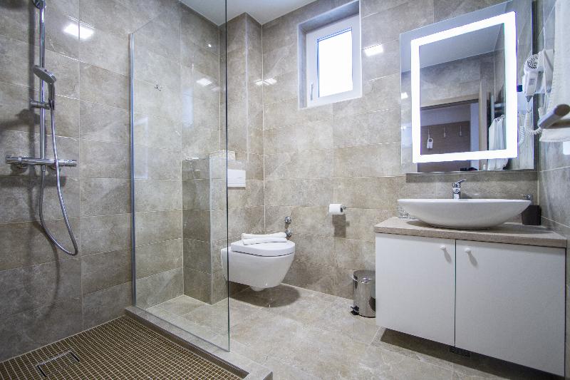 バルコニー付スイート, Royal Airport