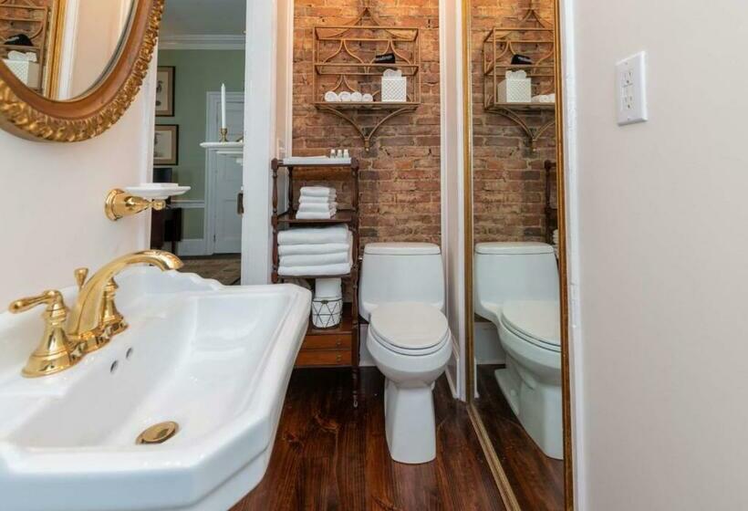 غرفة ديلوكس سرير كينج, Linden   A Historic Bed And Breakfast