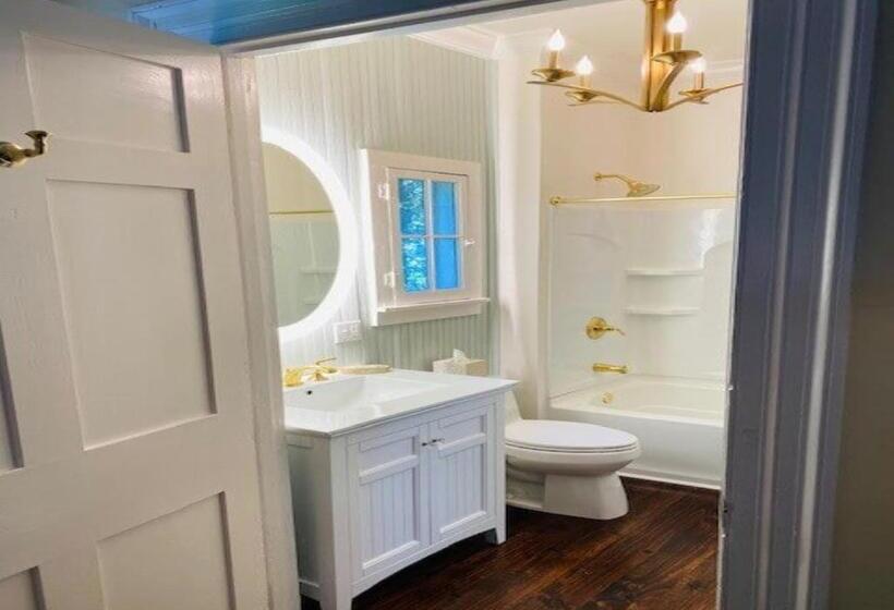 جناح عائلي, Linden   A Historic Bed And Breakfast