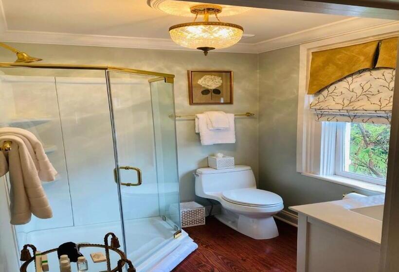 غرفة قياسية سرير كينج, Linden   A Historic Bed And Breakfast