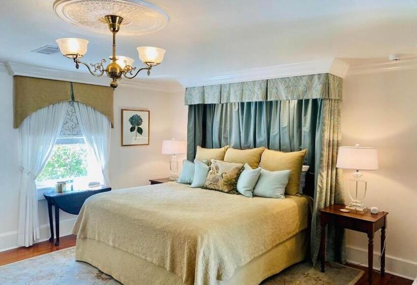 غرفة قياسية سرير كينج, Linden   A Historic Bed And Breakfast