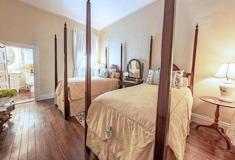 جناح عائلي, Linden   A Historic Bed And Breakfast