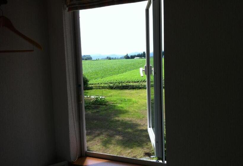 חדר סטנדרטי עם מיטת קומתיים ואמבטיה משותפת, Obihiro Yachiyo Youth Hostel