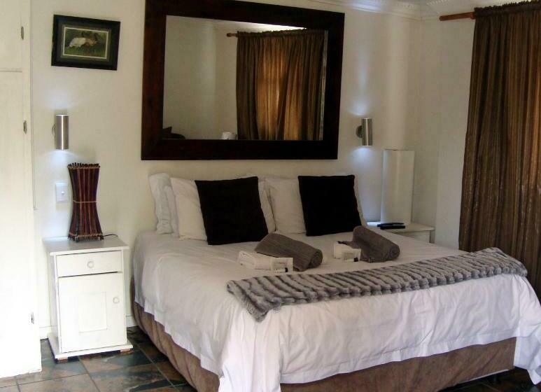 Quarto Estandar, 44 On Ennis Guest Lodge And Restaurant   No Load Sheddding