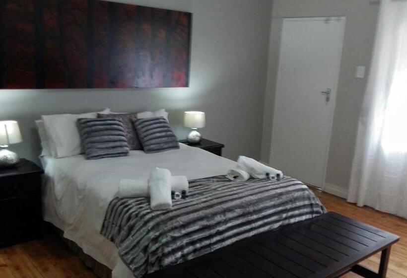 Quarto Superior, 44 On Ennis Guest Lodge And Restaurant   No Load Sheddding