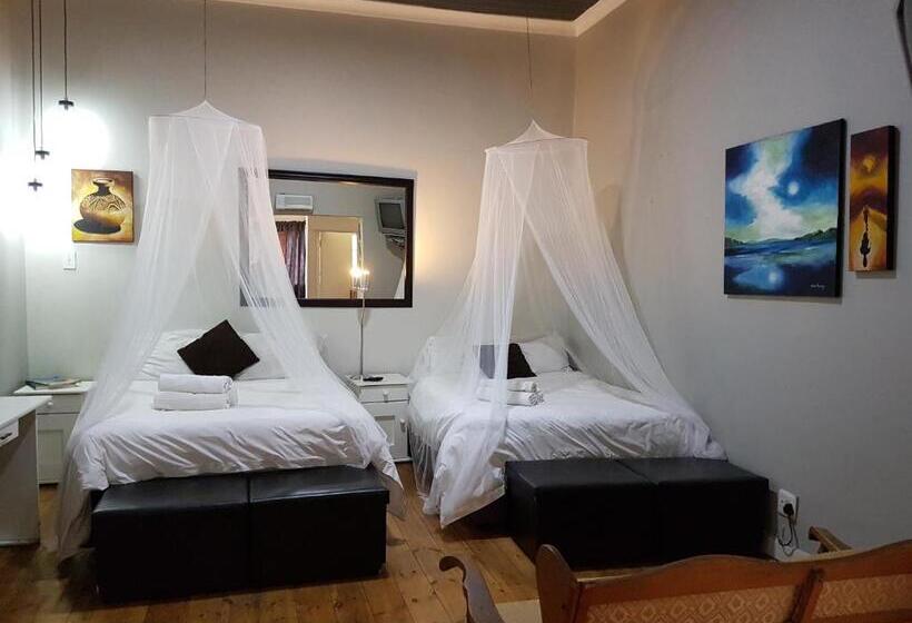Трехместный Номер Deluxe, 44 On Ennis Guest Lodge And Restaurant   No Load Sheddding