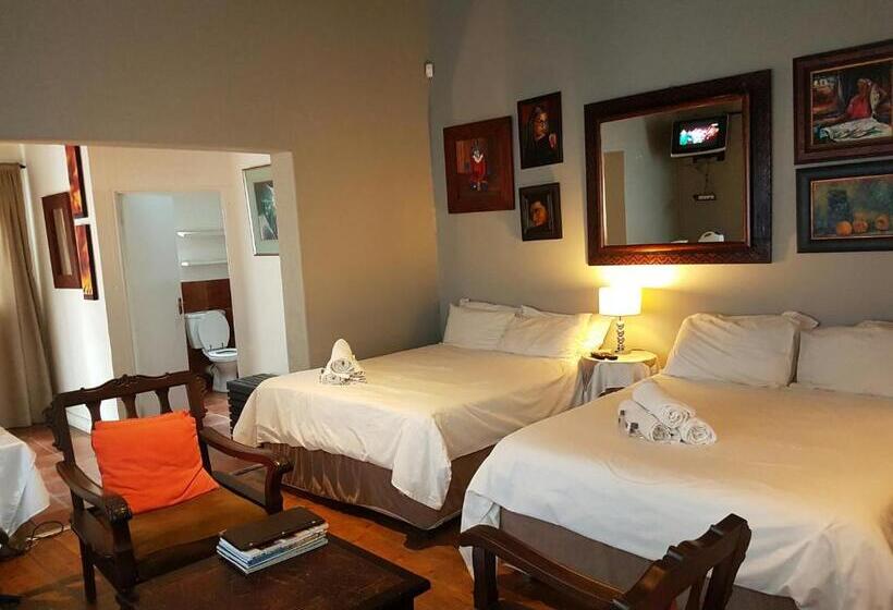 חדר דלוקס לשלושה, 44 On Ennis Guest Lodge And Restaurant   No Load Sheddding