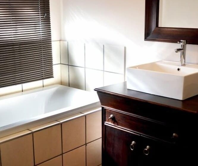 Номер Стандарт, Barnstormers Rest