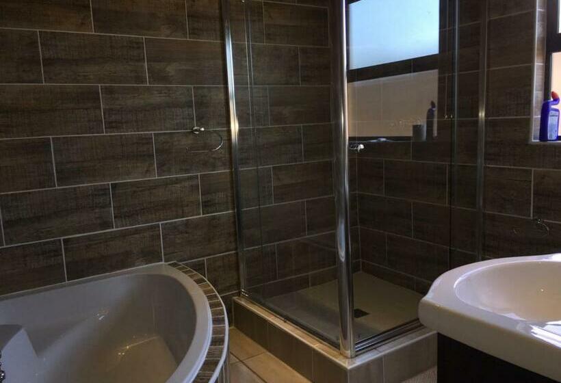 منزل 3 غرف نوم, Gecko Inn