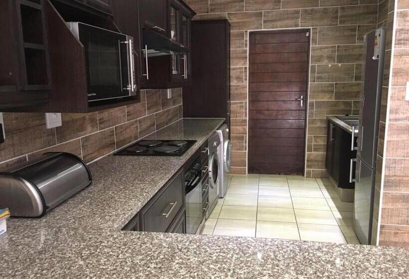 منزل 3 غرف نوم, Gecko Inn