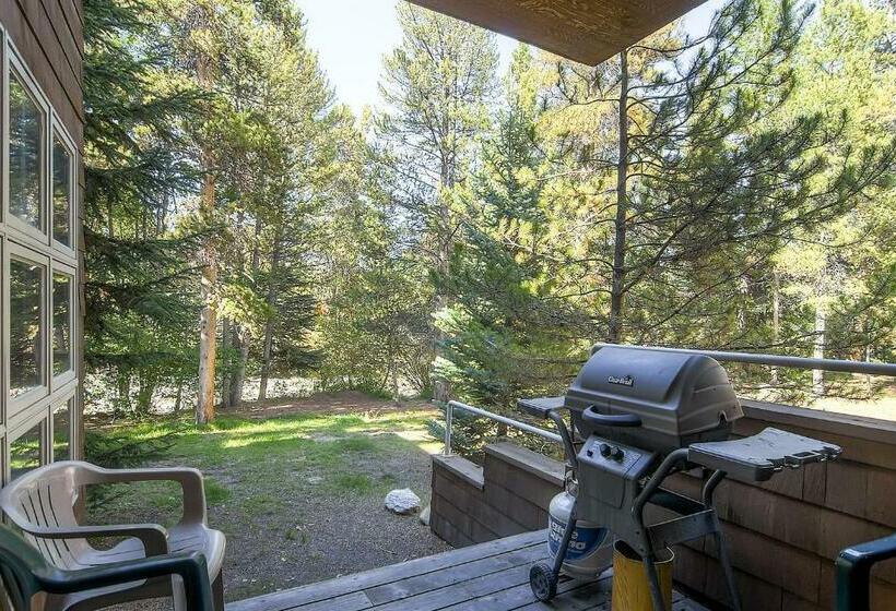 דירת שני חדרים, River Glen Condos By Crmr