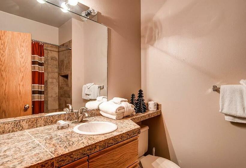 דירת שני חדרים, River Glen Condos By Crmr