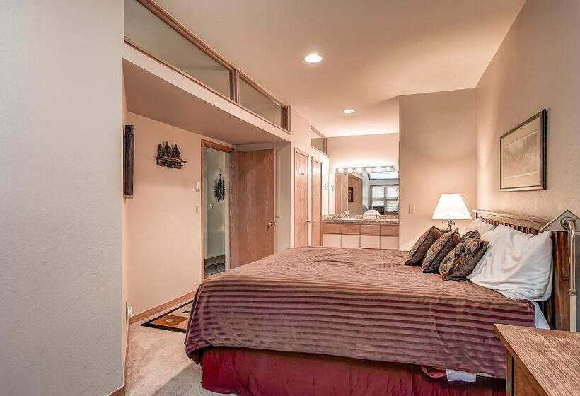 דירת שני חדרים, River Glen Condos By Crmr