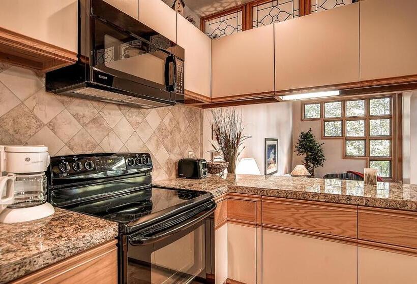 דירת שני חדרים, River Glen Condos By Crmr