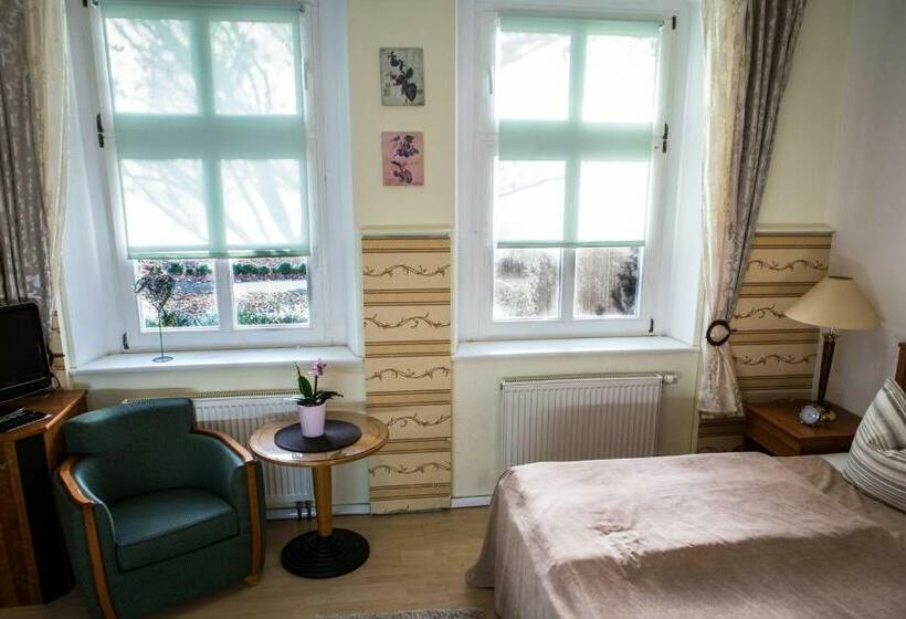 غرفة إقتصادية, Internat Schloss Spiegelberg