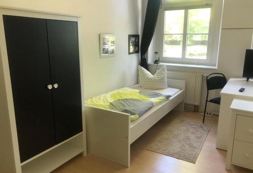 غرفة أساسية, Internat Schloss Spiegelberg