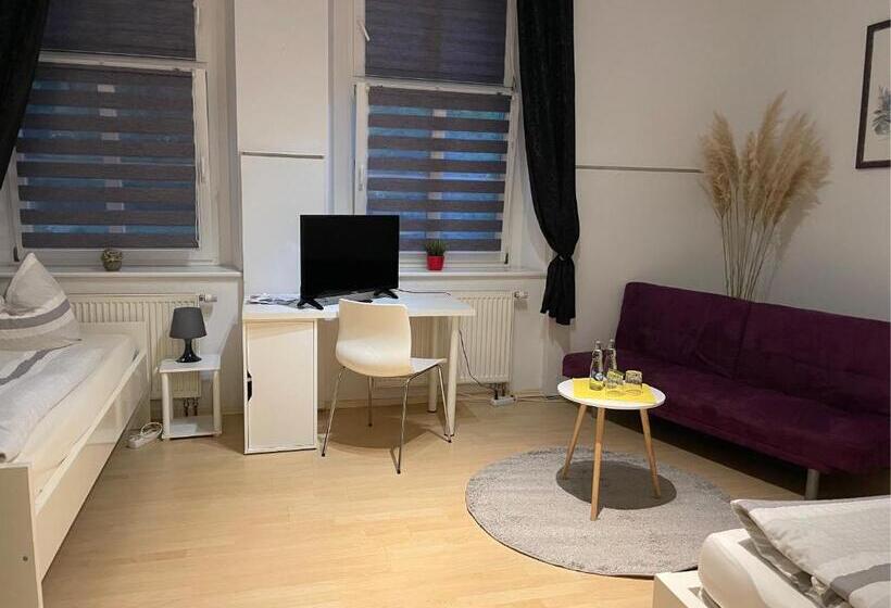 基本间, Internat Schloss Spiegelberg