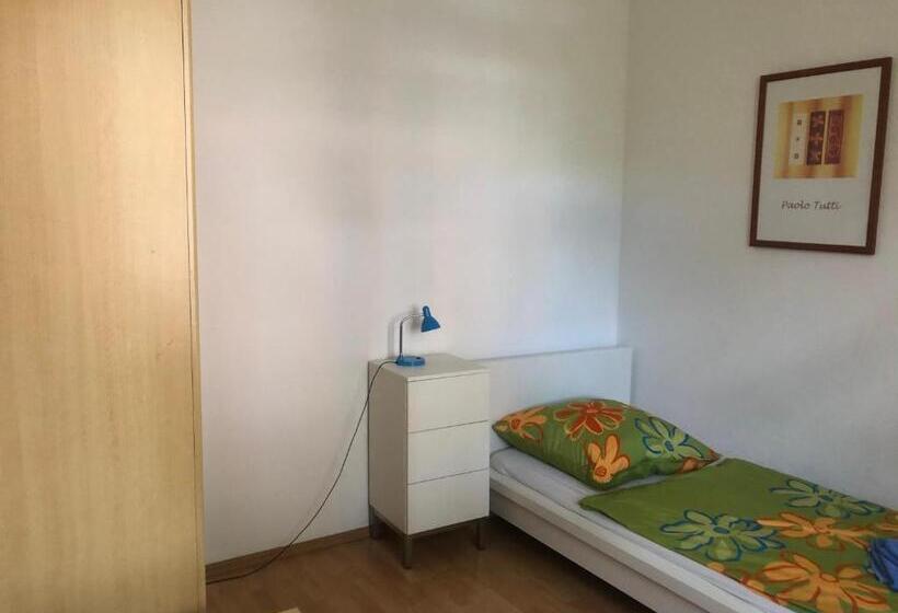 标准三人间, Internat Schloss Spiegelberg