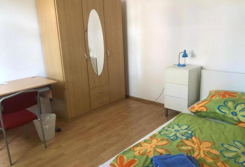 标准三人间, Internat Schloss Spiegelberg