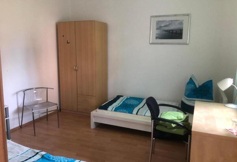 标准三人间, Internat Schloss Spiegelberg