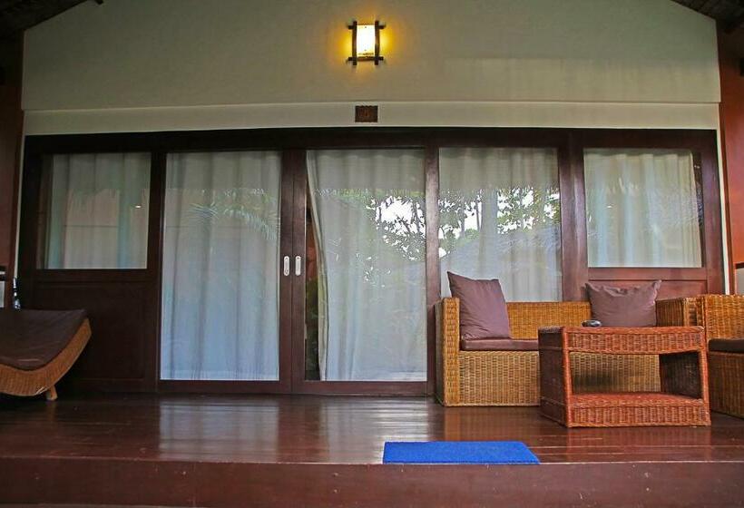 کابین, Last Frontier Beach Resort Adults Only