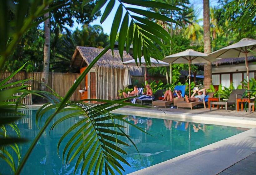 کابین, Last Frontier Beach Resort Adults Only