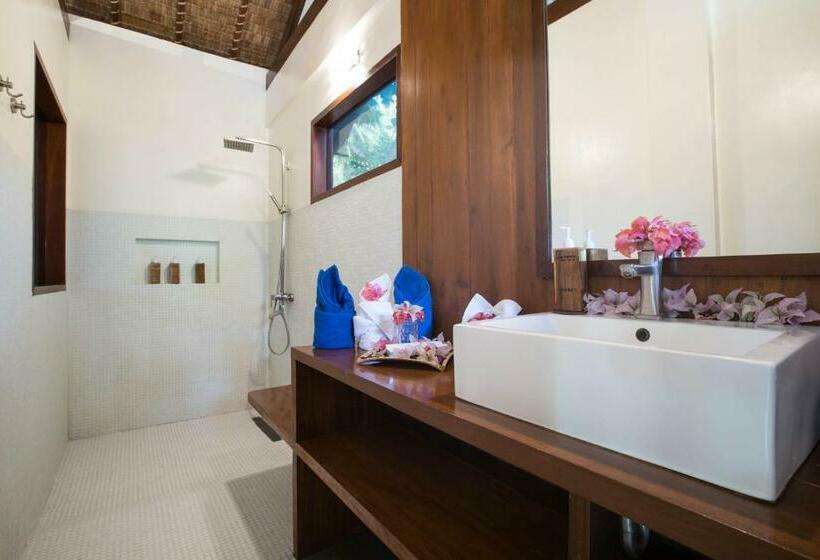 کابین, Last Frontier Beach Resort Adults Only