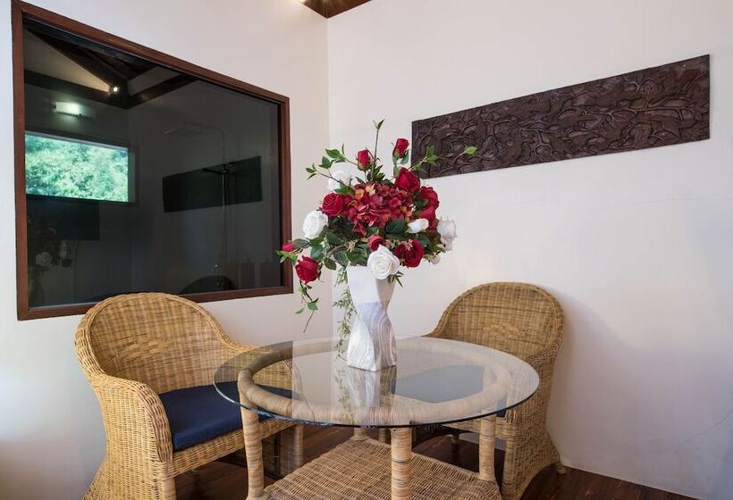 سوییت, Last Frontier Beach Resort Adults Only