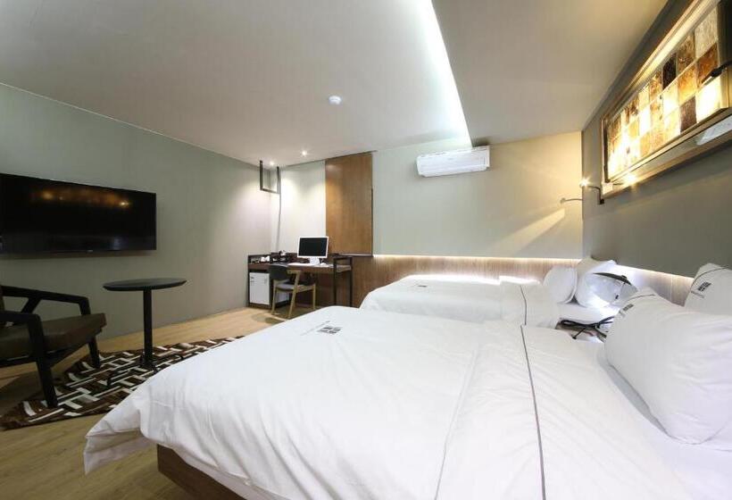 Habitació Estàndard, Avenue