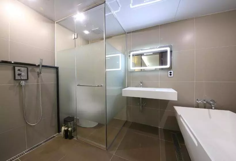 Standard-huone, Avenue