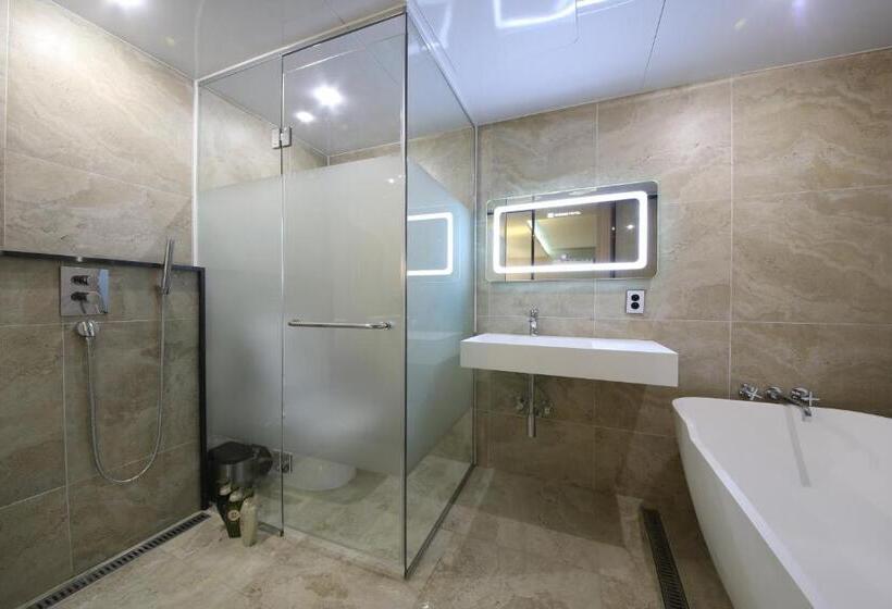 Habitació Estàndard, Avenue