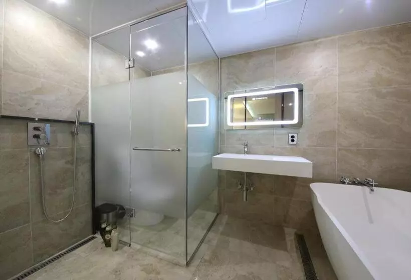 Standard-huone, Avenue