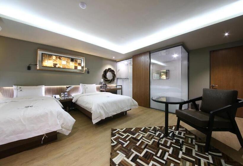 Habitació Estàndard, Avenue