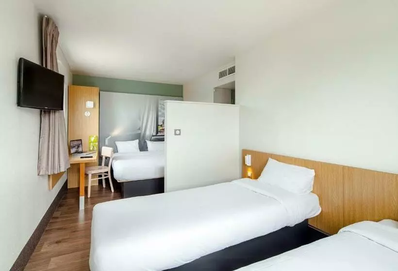 Standard Neljän Hengen Huone, B&b Hotel Belfort
