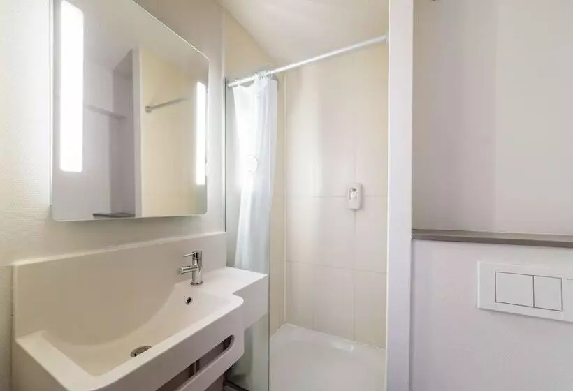 Standard Neljän Hengen Huone, B&b Hotel Belfort