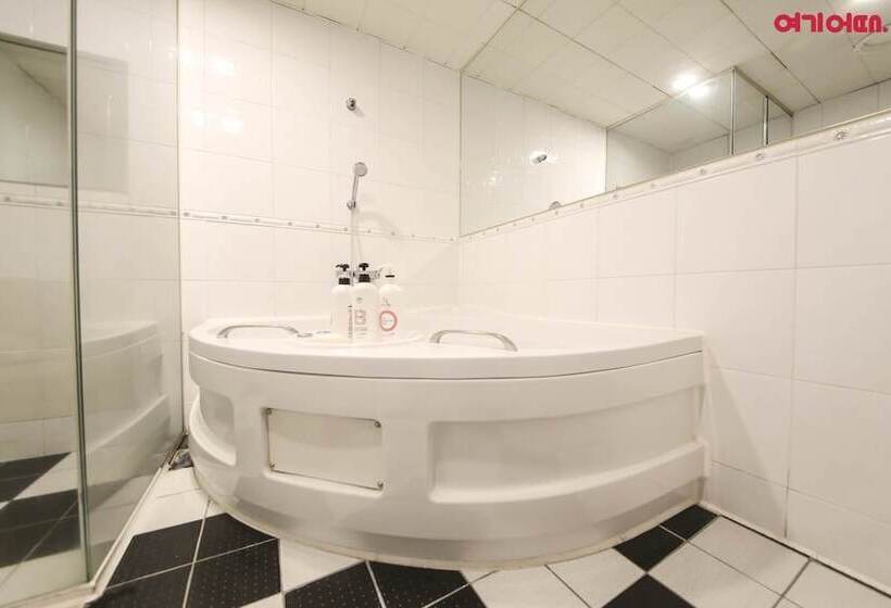 スイート, Business