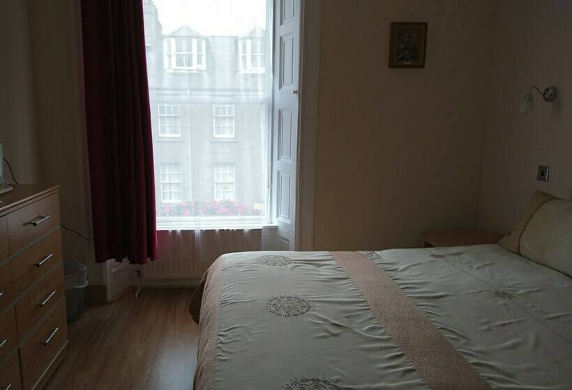 غرفة قياسية, Dee