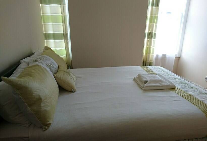 غرفة قياسية فردية, Dee