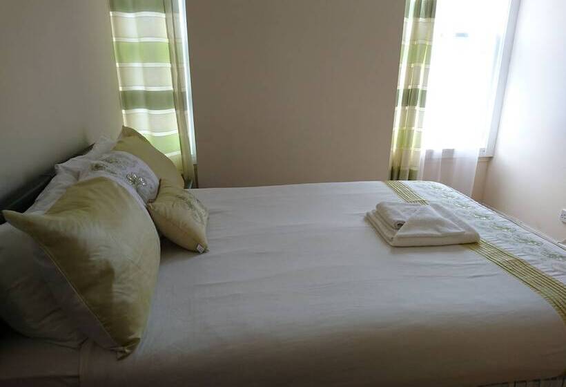 غرفة قياسية فردية, Dee