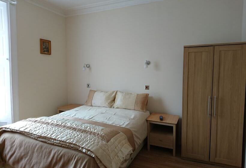 חדר סטנדרט, Dee