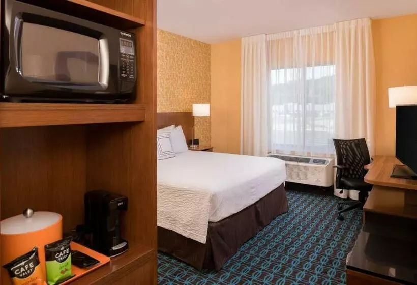 キングサイズベッドのスタンダードルーム, Fairfield Inn & Suites By Marriott Huntington